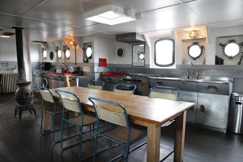 Kitchen at Film location HSE25 in London (photo 28)