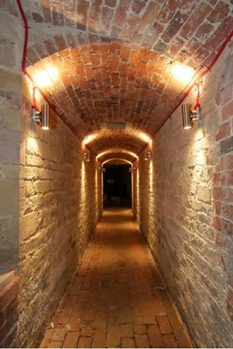 Corridor at Northamptonshire manor house, H177 (photo 24)