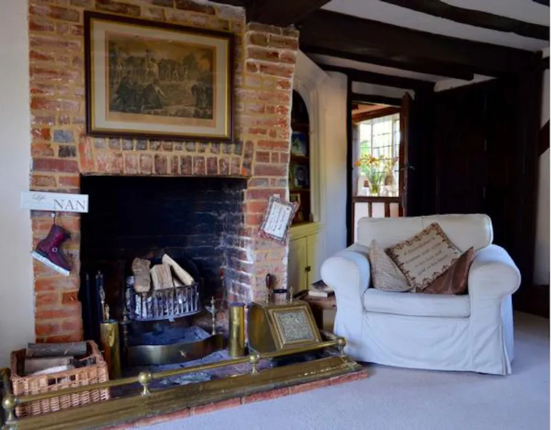 Fireplace at Quaint thatched Essex cottage, M297 (photo 4)