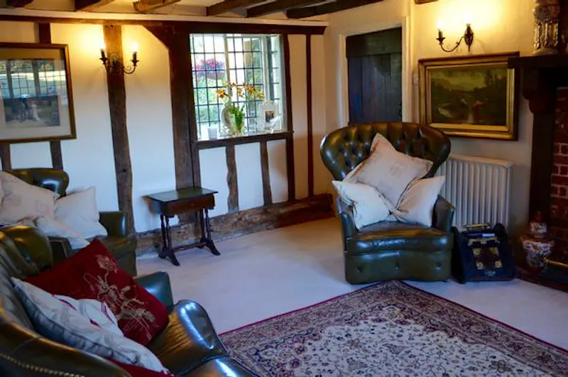 Quaint thatched Essex cottage, M297 (photo 7)