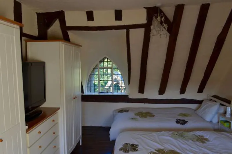 Bedroom - child's at Quaint thatched Essex cottage, M297 (photo 10)