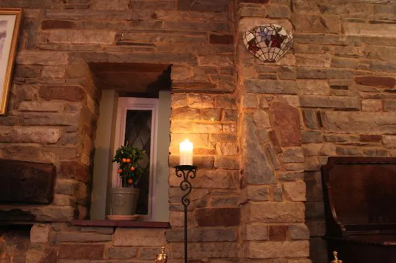 Exposed brick at Bexley farmhouse, L662 (photo 2)