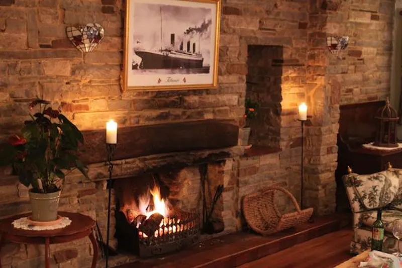 Exposed brick at Bexley farmhouse, L662 (photo 3)