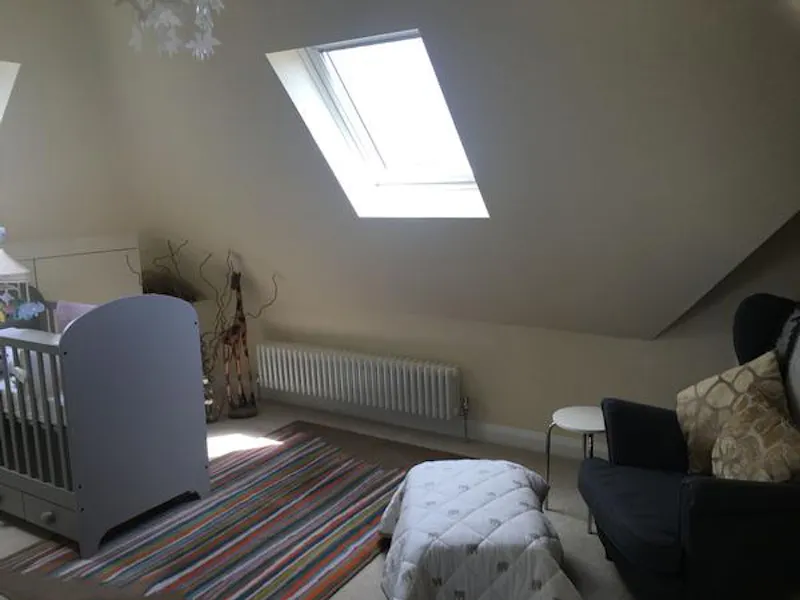 Bedroom - child's at Film location D2272 in London (photo 21)