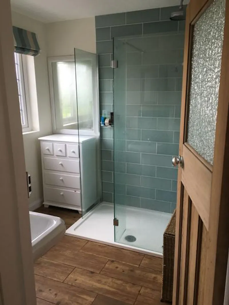 Bathroom at Film location D2272 in London (photo 23)