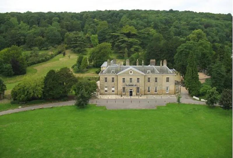 Rural Manor House in Brighton, A1412 (photo 1)