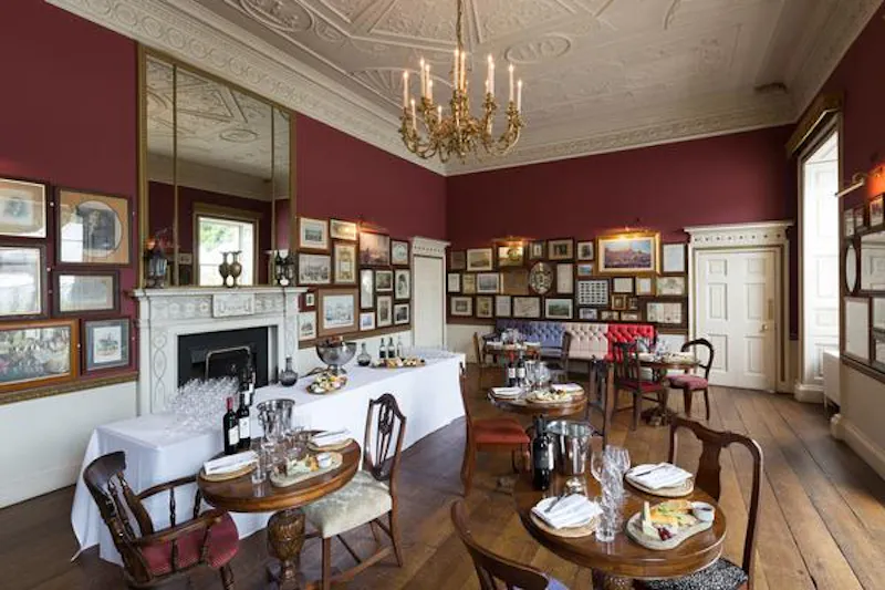 Rural Manor House in Brighton, A1412 (photo 3)