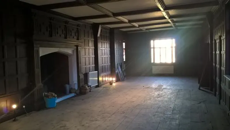 Living Room at Fine Elizabethan half-timbered house, M298 (photo 3)