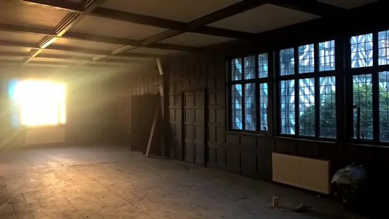 Living Room at Fine Elizabethan half-timbered house, M298 (photo 4)