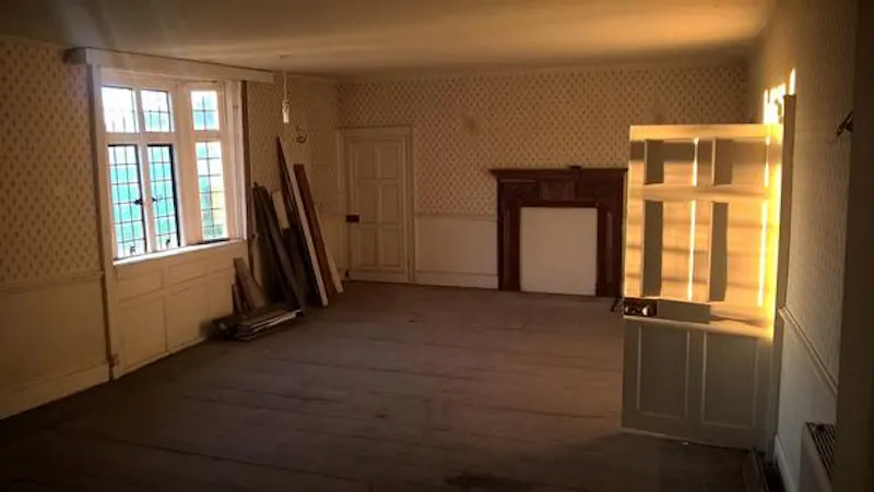 Fireplace at Fine Elizabethan half-timbered house, M298 (photo 7)
