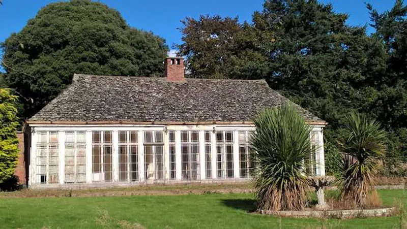 Conservatory at Fine Elizabethan half-timbered house, M298 (photo 12)