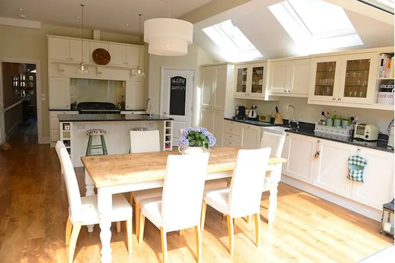 Dining room at Streatham family house, B1735 (photo 12)