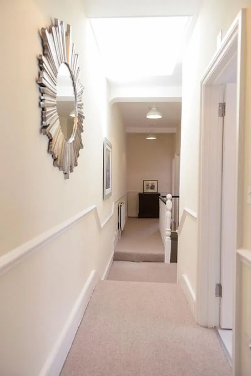 Corridor at Streatham family house, B1735 (photo 21)