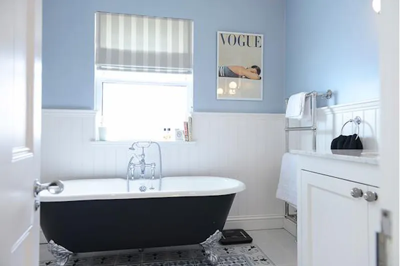 Bathroom at Streatham family house, B1735 (photo 30)