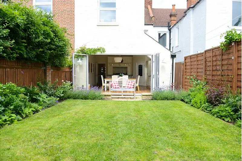 Garden at Streatham family house, B1735 (photo 45)