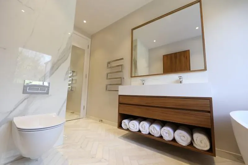 Bathroom at Luxe, modern Wimbledon house, K415 (photo 7)