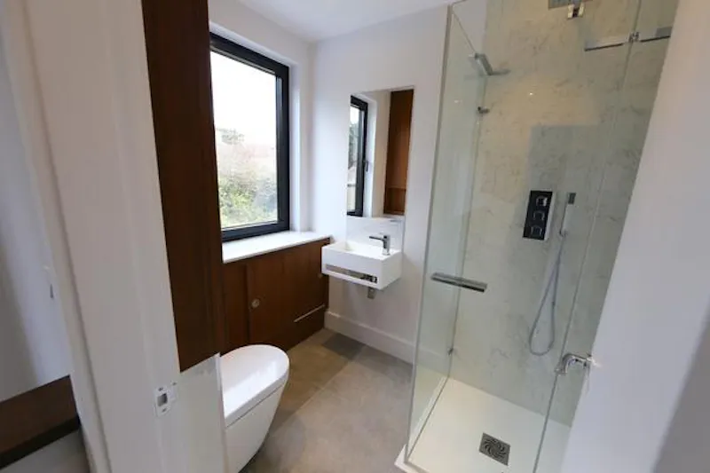 Bathroom at Luxe, modern Wimbledon house, K415 (photo 10)