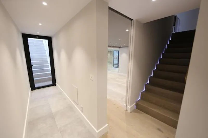 Corridor at Luxe, modern Wimbledon house, K415 (photo 12)
