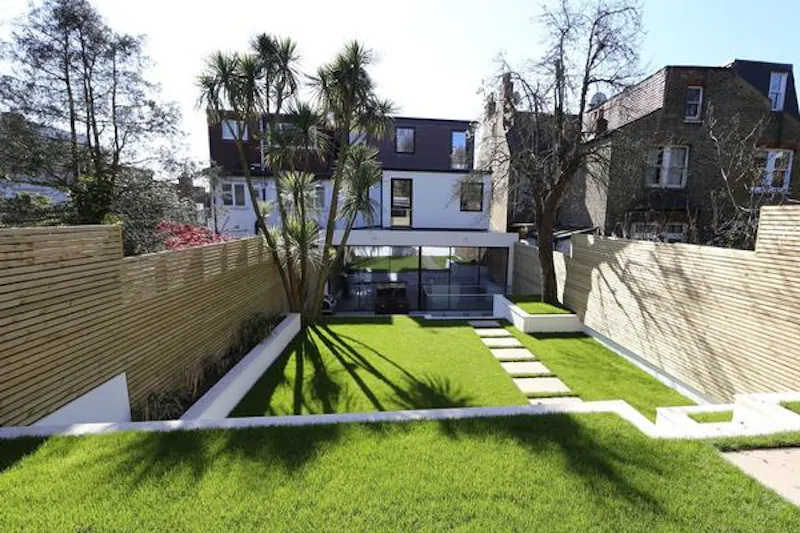 Garden at Luxe, modern Wimbledon house, K415 (photo 23)
