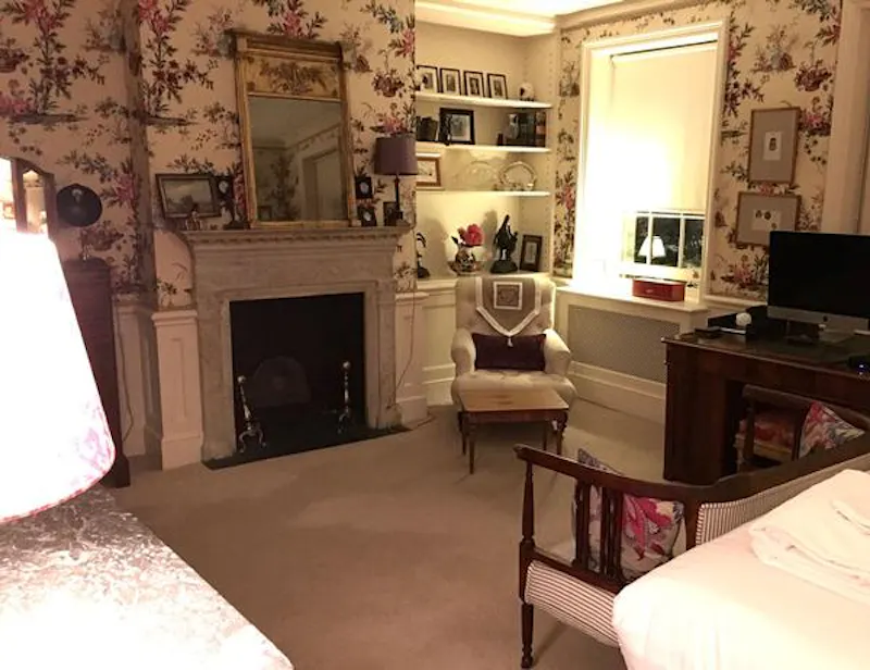Fireplace at Traditional Ebury Street house, A1414 (photo 18)