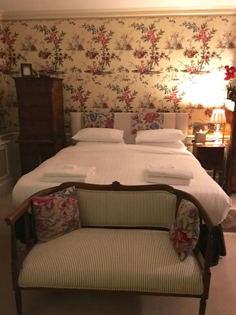 Bedroom at Traditional Ebury Street house, A1414 (photo 20)