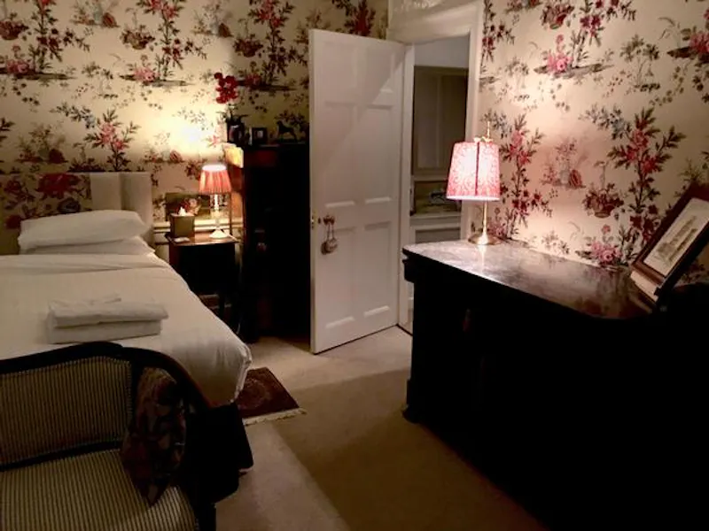 Traditional Ebury Street house, A1414 (photo 22)