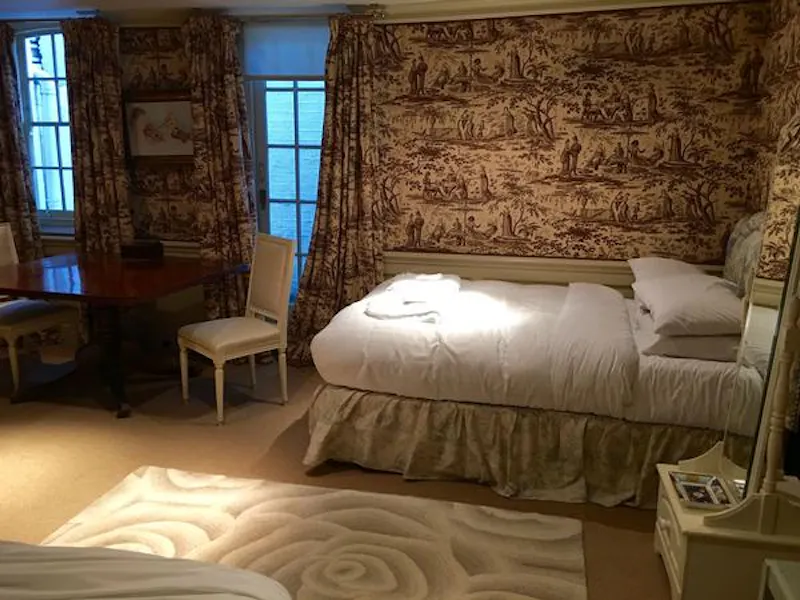 Bedroom at Traditional Ebury Street house, A1414 (photo 27)