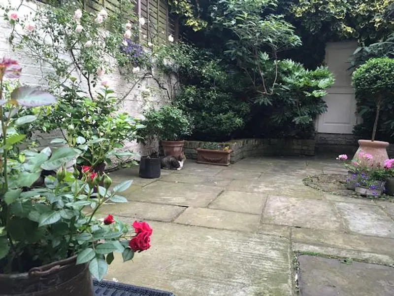 Traditional Ebury Street house, A1414 (photo 47)