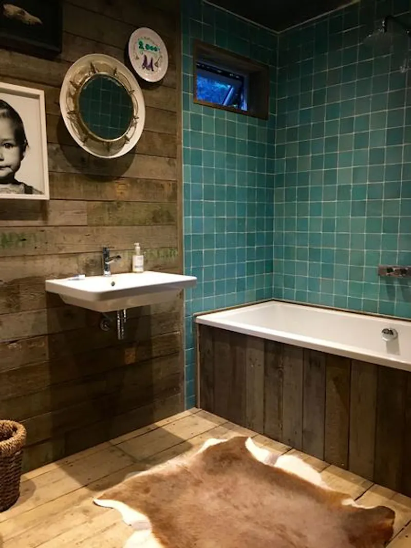 Bathroom at Rustic Rye riverside house, D2274 (photo 10)