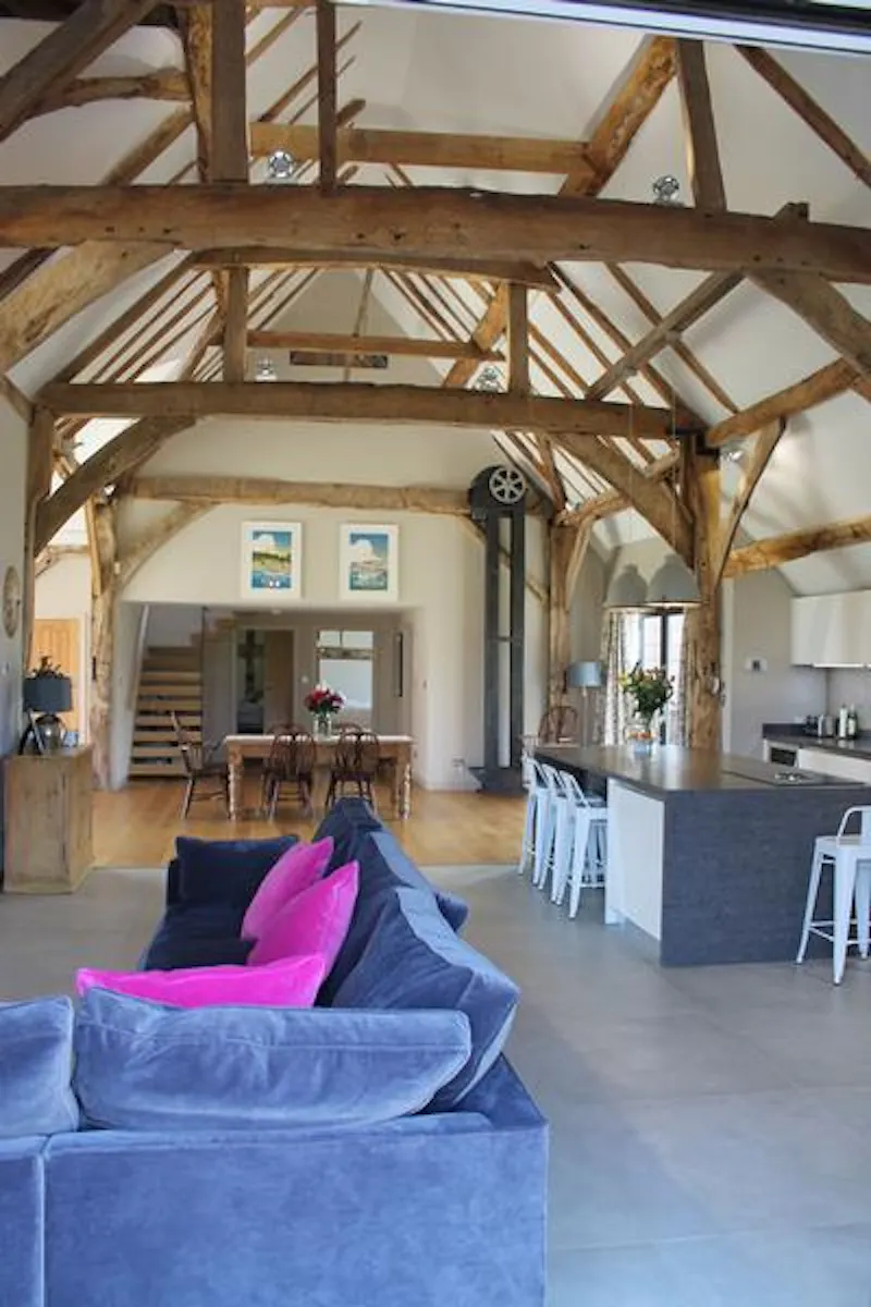 Living Room at Film location L659 in Hampshire (photo 16)