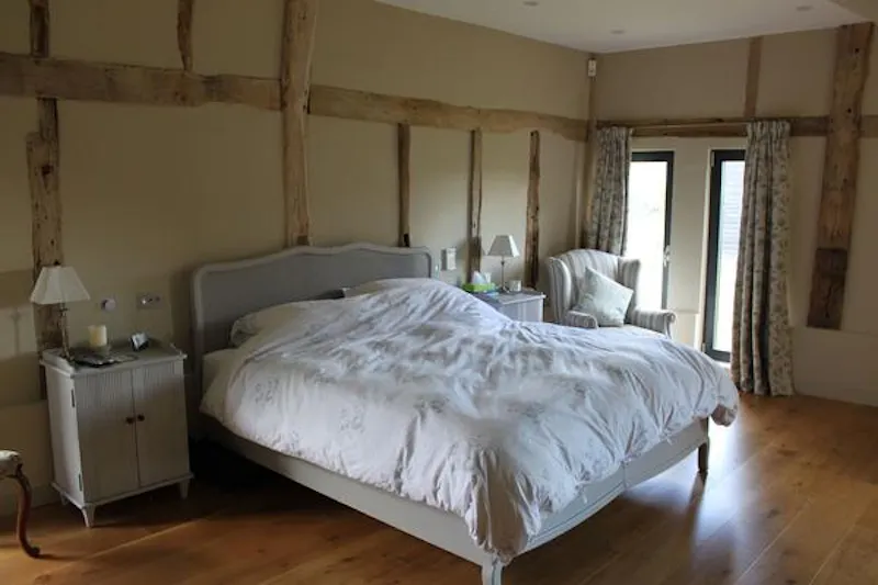 Bedroom at Film location L659 in Hampshire (photo 59)