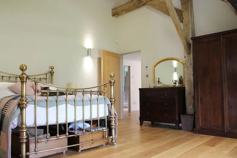Beams at Film location L659 in Hampshire (photo 70)