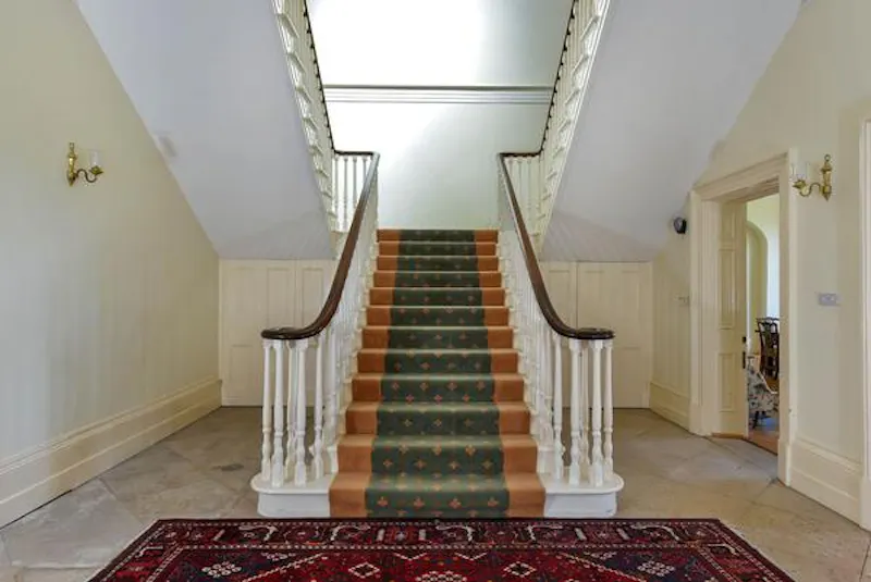 Staircase at Vacant country house in Wigston, G295 (photo 2)