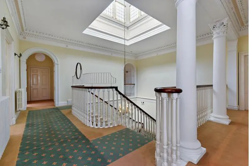 Corridor at Vacant country house in Wigston, G295 (photo 4)