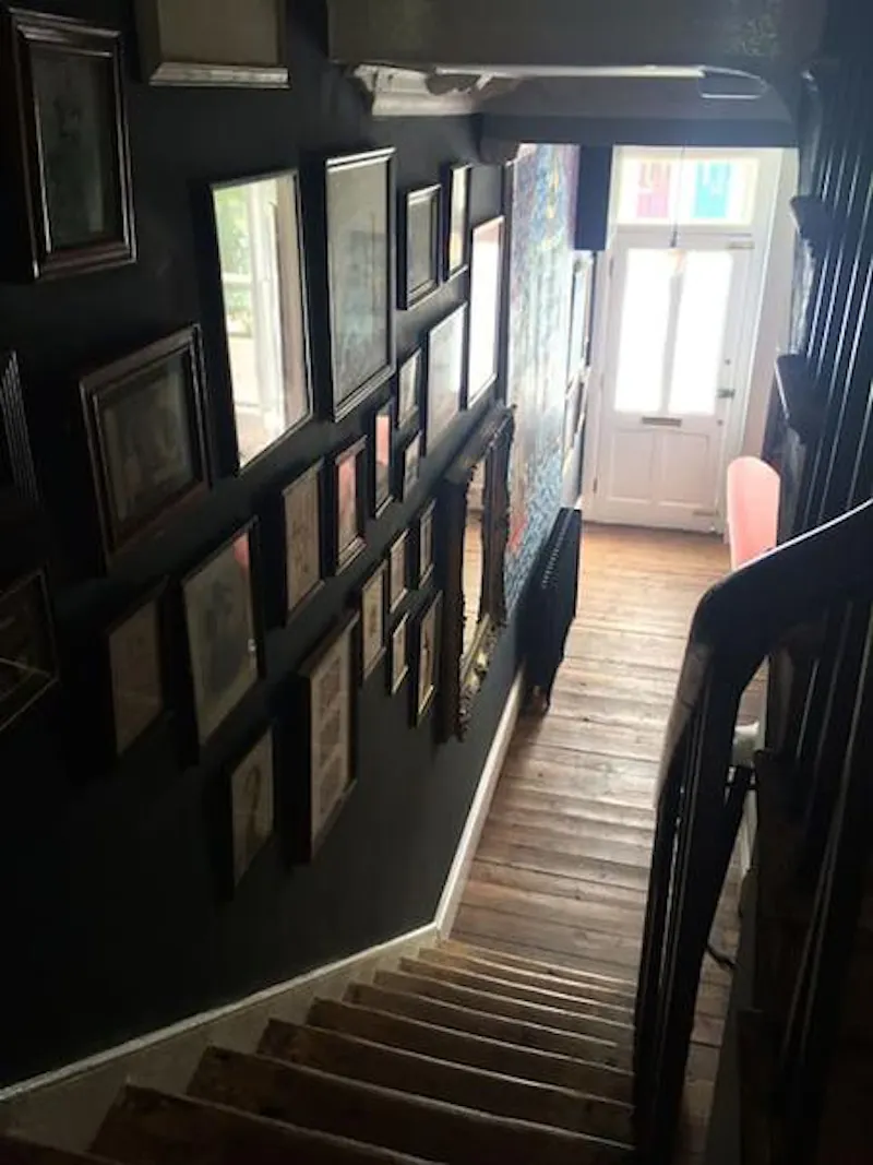 Entrance hall at Colourful Clapton house, B1737 (photo 2)