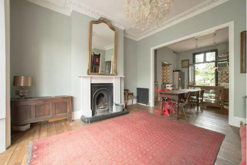 Colourful Clapton house, B1737 (photo 6)