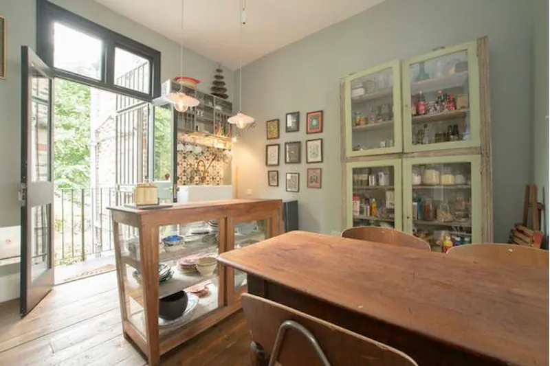 Colourful Clapton house, B1737 (photo 8)