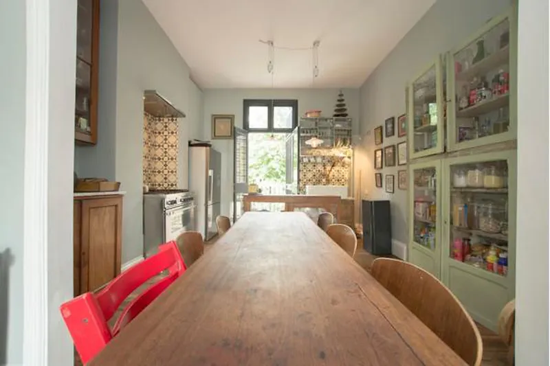 Colourful Clapton house, B1737 (photo 9)