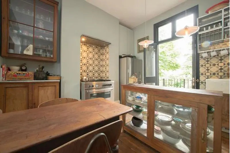 Kitchen at Colourful Clapton house, B1737 (photo 13)