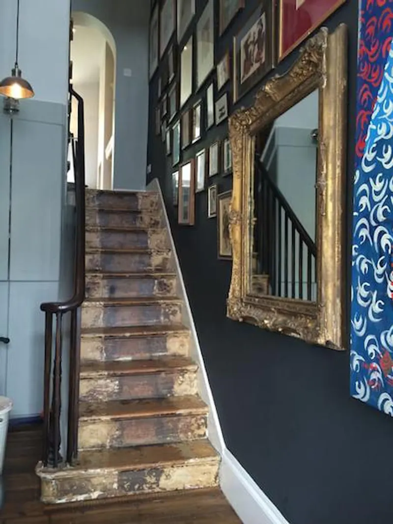 Staircase at Colourful Clapton house, B1737 (photo 30)