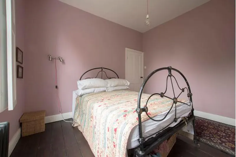 Colourful Clapton house, B1737 (photo 31)