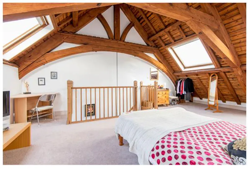 Attic at Film location CH99 in London (photo 8)
