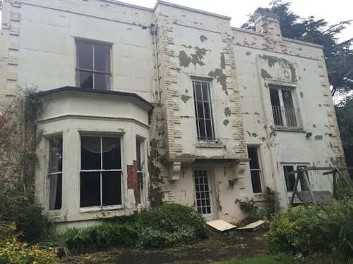 Distressed mansion near Derby, B1741