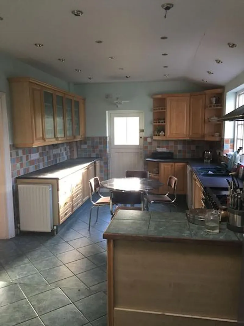 Kitchen at Distressed mansion near Derby, B1741 (photo 17)