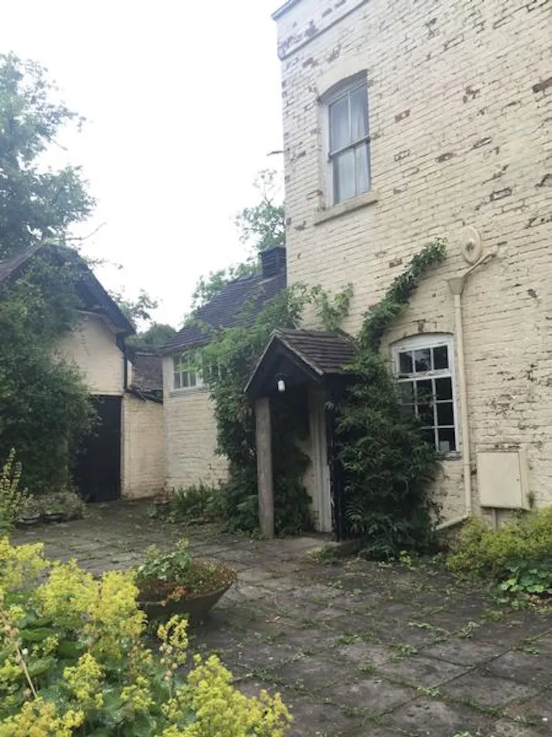 Distressed mansion near Derby, B1741 (photo 32)