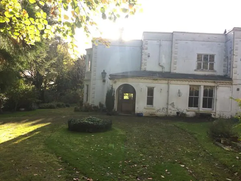 Distressed mansion near Derby, B1741 (photo 35)