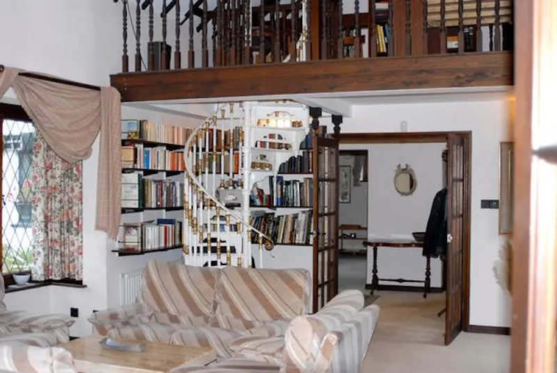 Living Room at Film location D2280 in London (photo 3)