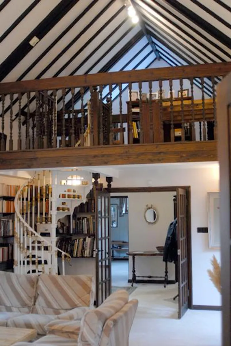 Film location D2280 in London (photo 5)