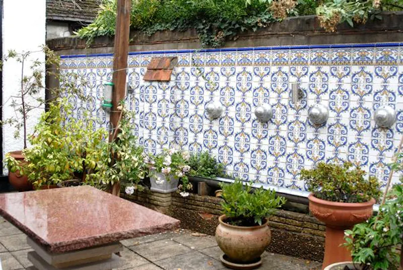 Terrace/Patio at Film location D2280 in London (photo 40)