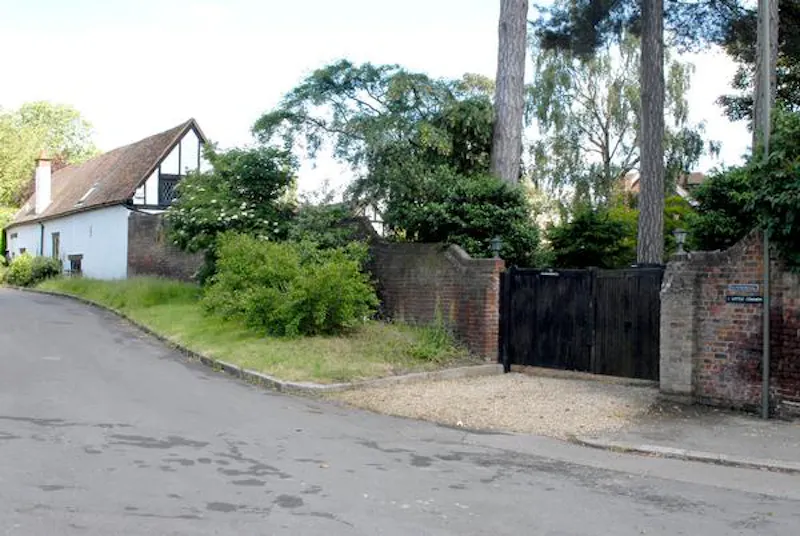 Film location D2280 in London (photo 55)